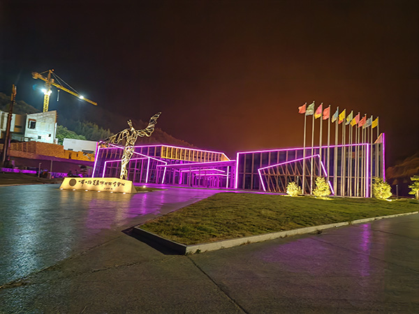 城市亮化是现代城市建设的重要组成部分，它不仅可以美化城市的夜景，还能提升城市的整体形象。随着科技的不断进步，城市亮化也得到了更多的关注和创新。本文将介绍一些关于城市亮化的创意和技术，帮助读者了解临泽城市亮化的重要性以及如何进行临泽城市亮化的规划和实施。